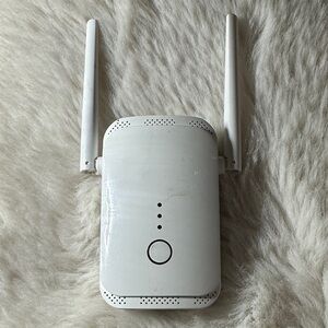 High-Performance White Wi-Fi Signal Booster